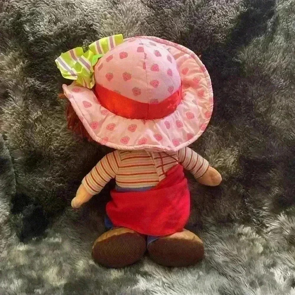 **HOST PICK** Adorable 15" Strawberry Shortcake Doll. She  sings and talks - Picture 4 of 17